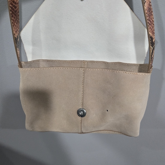 🐢 Vince Camuto Tan Leather/ Embossed Snakeskin Crossbody Bag - Picture 8 of 10